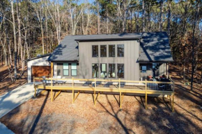 4BR House with Lakeview, Sleeps 12